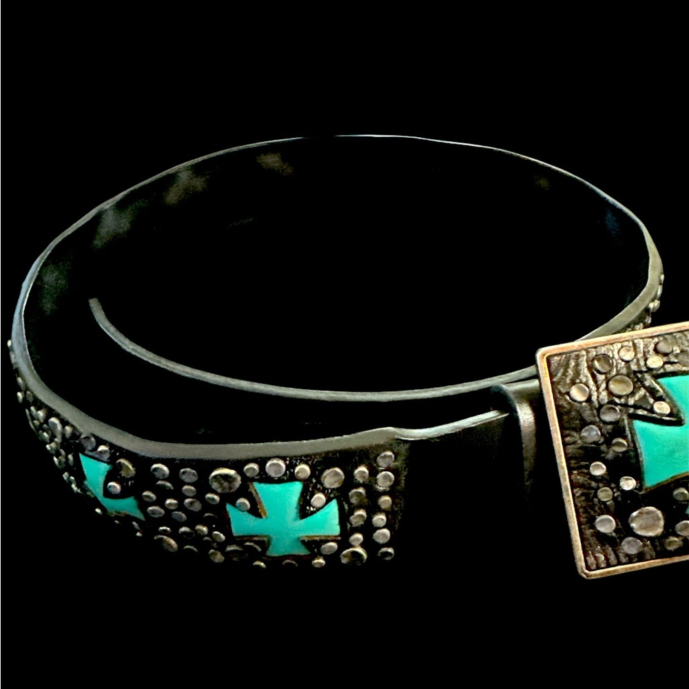 Ariat Western Belt. Size Medium. Black leather turquoise cross.